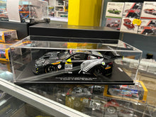 Load image into Gallery viewer, 🔴 1:18 Porsche 911 GT3 R #911 Earl Bamber Motorsport 2019 Bathurst 12 Hour - Romain Dumas / Mathieu Jaminet / Sven Müller (18SP216)