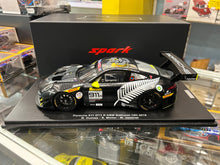 Load image into Gallery viewer, 🔴 1:18 Porsche 911 GT3 R #911 Earl Bamber Motorsport 2019 Bathurst 12 Hour - Romain Dumas / Mathieu Jaminet / Sven Müller (18SP216)