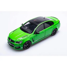 Load image into Gallery viewer, 🟠 PRE ORDER - 1:18 Holden VFII Commodore Motorsport Edition Spitfire Green  (B182717P)
