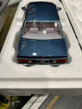 Load image into Gallery viewer, 1:18 Holden VC Commodore SL/E Nocturn Blue Over Atlantis Blue
